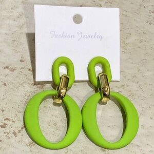 *NEW* LIME GREEN DANGLE EARRINGS! GO GREEN NOW!